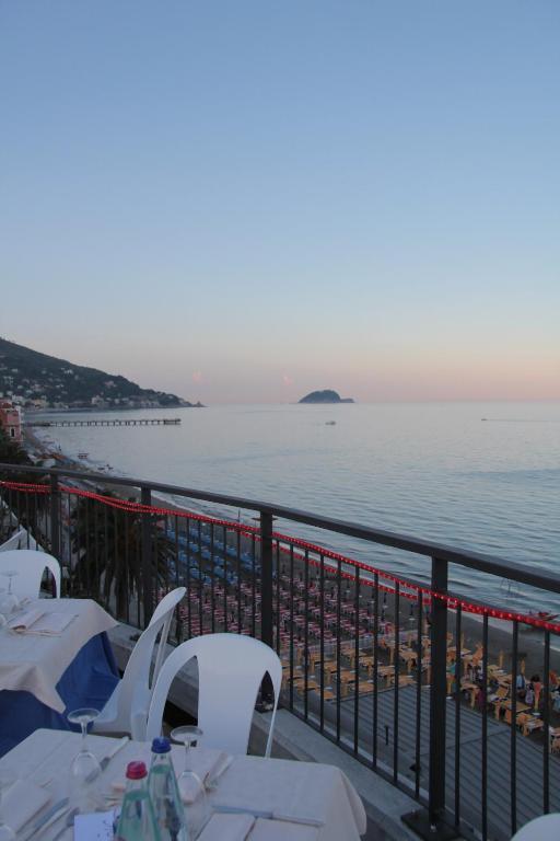 Hotel Bel Sit Alassio Extérieur photo